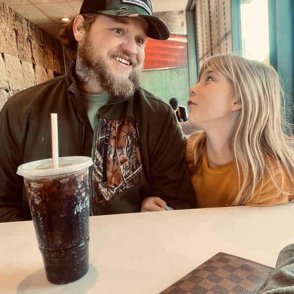 Hi there, I’m Kay! Okay, love ya bye! ✌🏼 - Picture 10 of 13